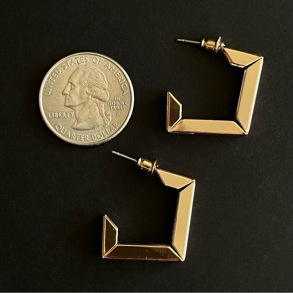 Square Gold Hoop Fashion Earrings - NWT - Picture 4 of 8